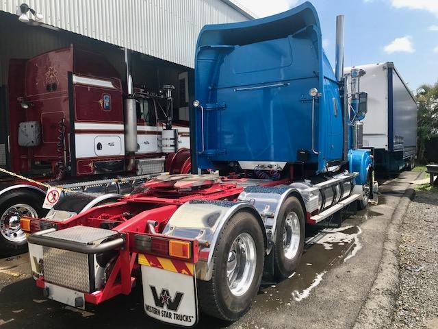 Rear View Drivers Side View Western Star 4900fx 2009 model with Detroit DD15 550HP Engine 18 Speed Road Ranger 